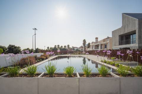 Moradia T3+1 com Jardim Privativo e Vista Mar