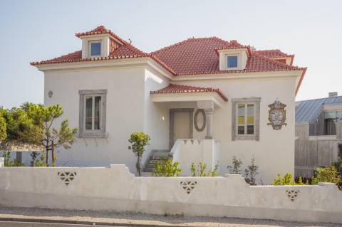 Moradia T3+1 com Jardim Privativo e Vista Mar