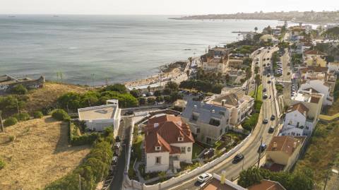 Moradia T3+1 com Jardim Privativo e Vista Mar