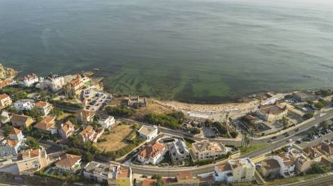 Moradia T3+1 com Jardim Privativo e Vista Mar