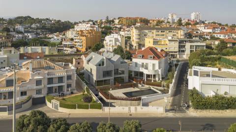 Moradia T3+1 com Jardim Privativo e Vista Mar