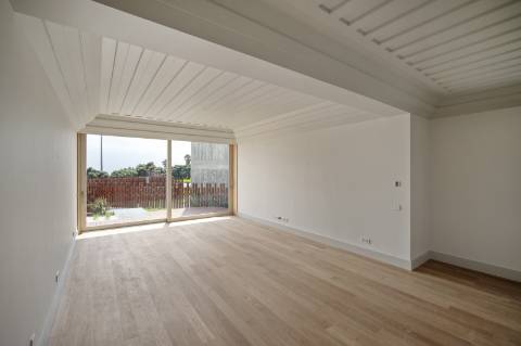 Moradia T3+1 com Jardim Privativo e Vista Mar