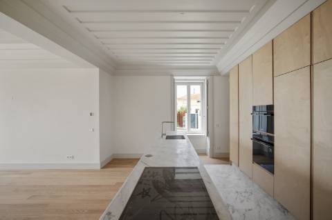 Moradia T3+1 com Jardim Privativo e Vista Mar