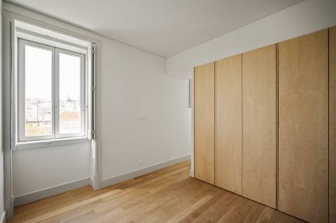 Moradia T3+1 com Jardim Privativo e Vista Mar