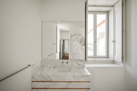 Moradia T3+1 com Jardim Privativo e Vista Mar