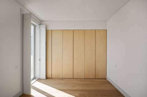 Moradia T3+1 com Jardim Privativo e Vista Mar