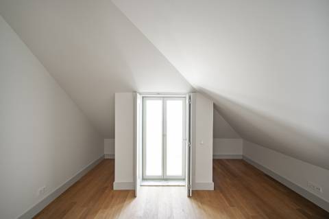 Moradia T3+1 com Jardim Privativo e Vista Mar