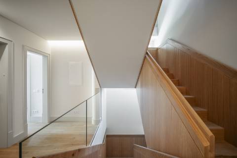 Moradia T3+1 com Jardim Privativo e Vista Mar