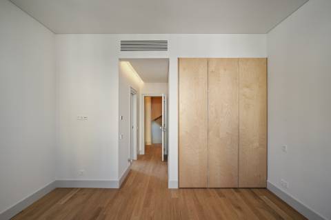 Moradia T3+1 com Jardim Privativo e Vista Mar