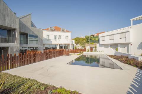 Moradia T3+1 com Jardim Privativo e Vista Mar