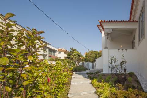 Moradia T3+1 com Jardim Privativo e Vista Mar