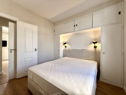 Apartamento T2 Mobilado com Vista Mar