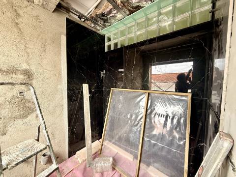 Penthouse T2 totalmente remodelada com vista mar e serra de Sintra