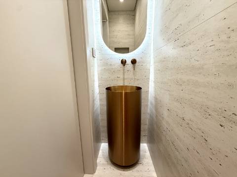 Apartamento T2 totalmente remodelado no Monte Estoril.