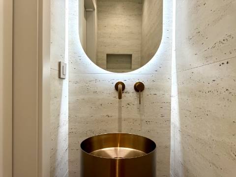 Apartamento T2 totalmente remodelado no Monte Estoril.