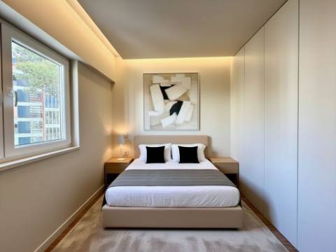 Apartamento T2 totalmente remodelado no Monte Estoril.