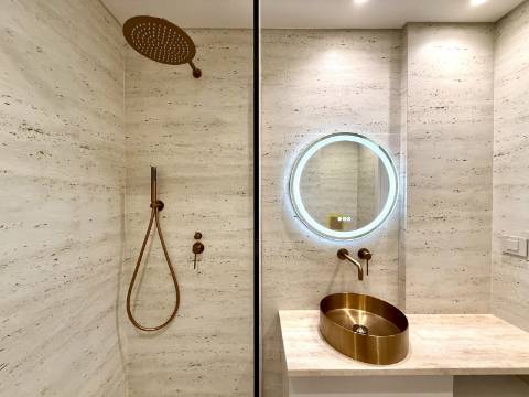 Apartamento T2 totalmente remodelado no Monte Estoril.