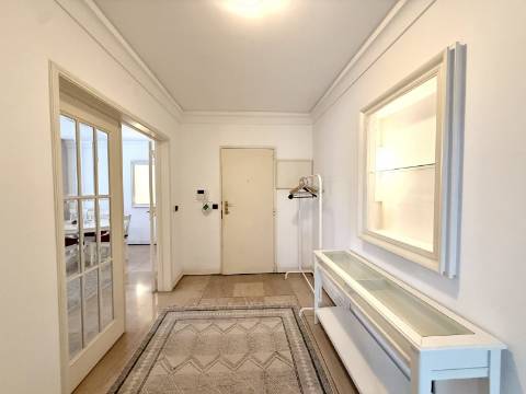 Apartamento T1 em frente ao Casino Estoril