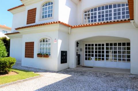 Apartamento T1 em condomínio fechado no Estoril com terraço