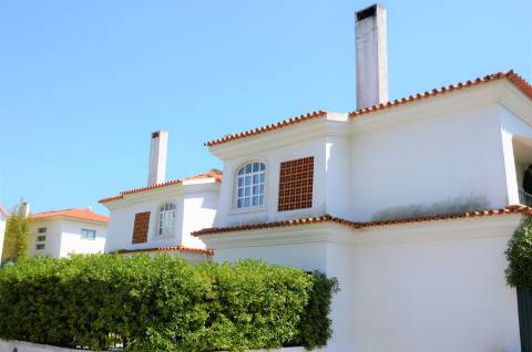 Apartamento T1 em condomínio fechado no Estoril com terraço