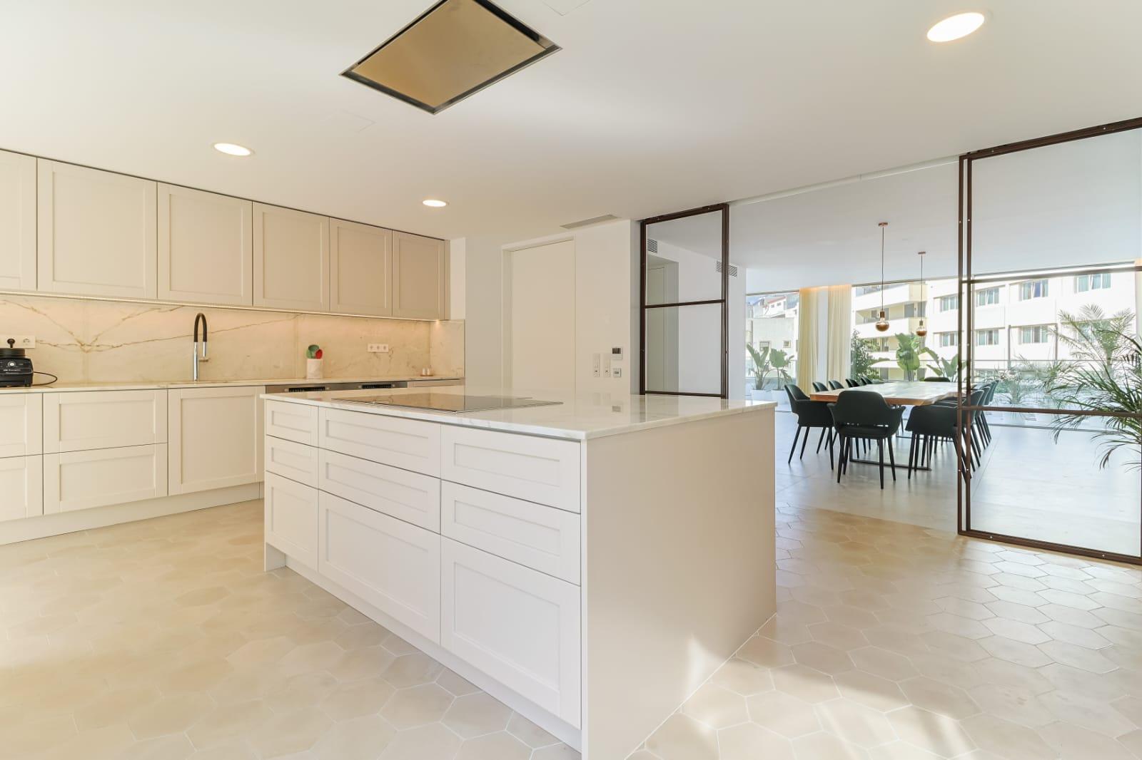 Triplex Penthouse T4 Contemporânea nas Avenidas Novas, Lisboa