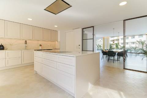 Triplex Penthouse T4 Contemporânea nas Avenidas Novas, Lisboa