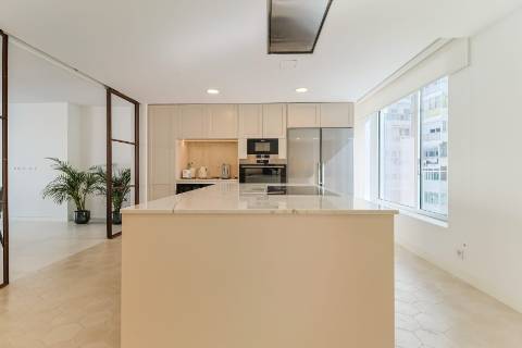 Triplex Penthouse T4 Contemporânea nas Avenidas Novas, Lisboa