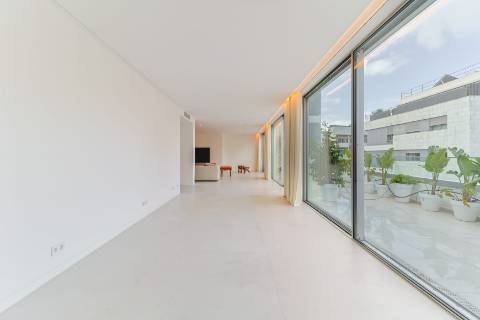 Triplex Penthouse T4 Contemporânea nas Avenidas Novas, Lisboa