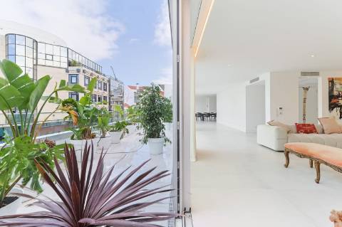 Triplex Penthouse T4 Contemporânea nas Avenidas Novas, Lisboa