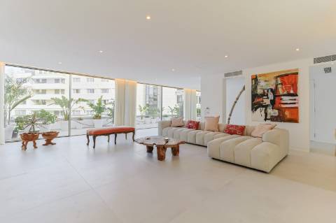 Triplex Penthouse T4 Contemporânea nas Avenidas Novas, Lisboa