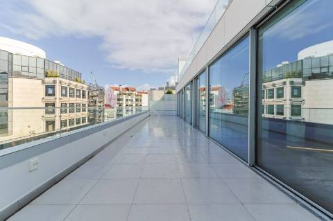 Triplex Penthouse T4 Contemporânea nas Avenidas Novas, Lisboa