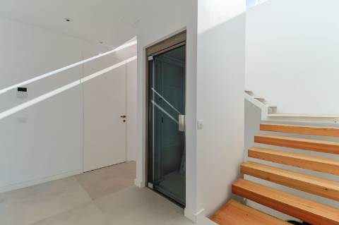 Triplex Penthouse T4 Contemporânea nas Avenidas Novas, Lisboa