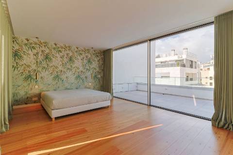 Triplex Penthouse T4 Contemporânea nas Avenidas Novas, Lisboa