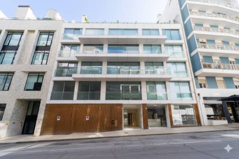 Triplex Penthouse T4 Contemporânea nas Avenidas Novas, Lisboa