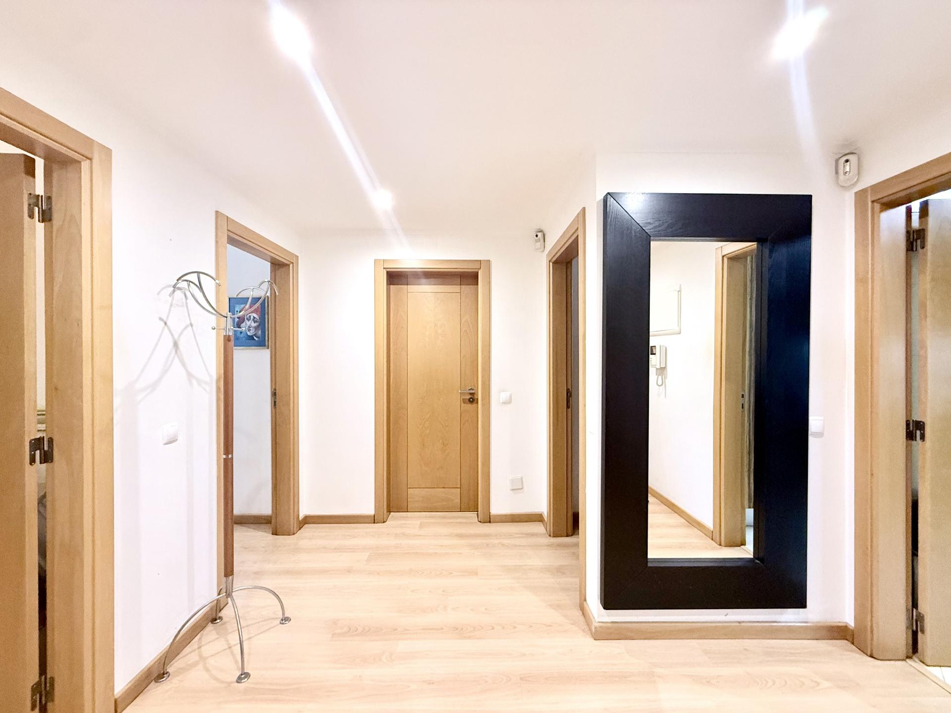 Apartamento T2 em Condomínio Privado com Piscina e Garagem box