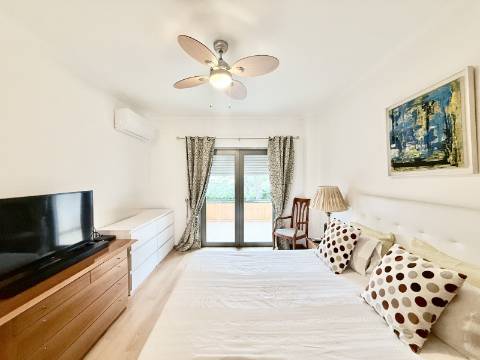 Apartamento T2 em Condomínio Privado com Piscina e Garagem box