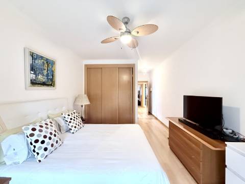 Apartamento T2 em Condomínio Privado com Piscina e Garagem box