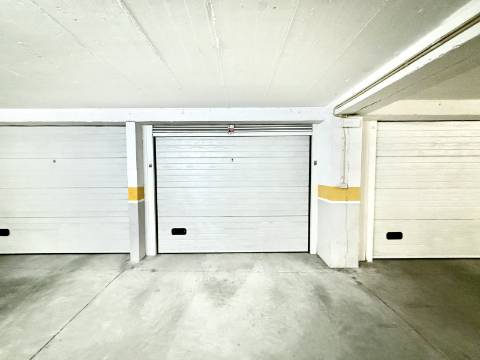 Apartamento T2 em Condomínio Privado com Piscina e Garagem box