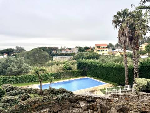 Apartamento T2 em Condomínio Privado com Piscina e Garagem box