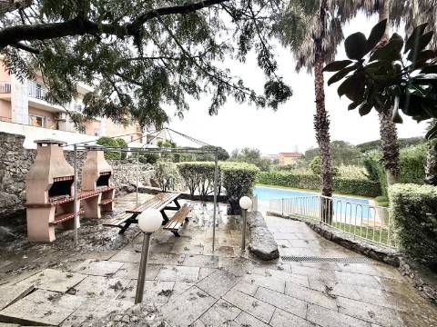 Apartamento T2 em Condomínio Privado com Piscina e Garagem box