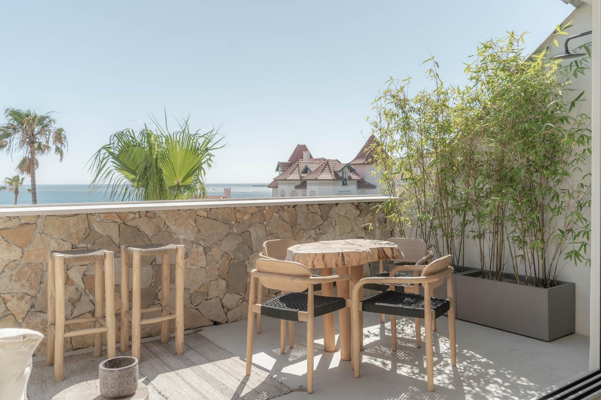 Penthouse T2 com vista mar na Azarujinha, Estoril