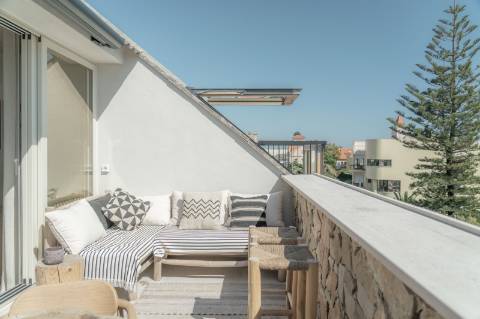 Penthouse T2 com vista mar na Azarujinha, Estoril