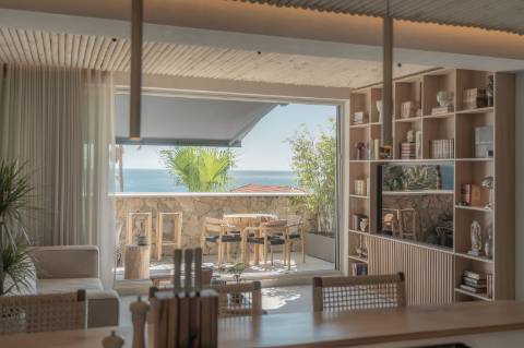 Penthouse T2 com vista mar na Azarujinha, Estoril