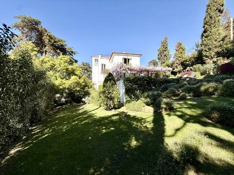 Moradia T5 com Vista Mar no Estoril