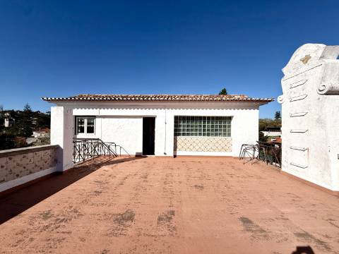 Moradia T5 com Vista Mar no Estoril