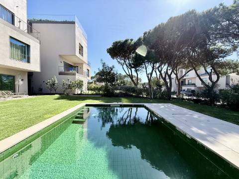Apartamento T2 com Jardim e Piscina no Condomínio Privado na Quinta da Marinha, Cascais