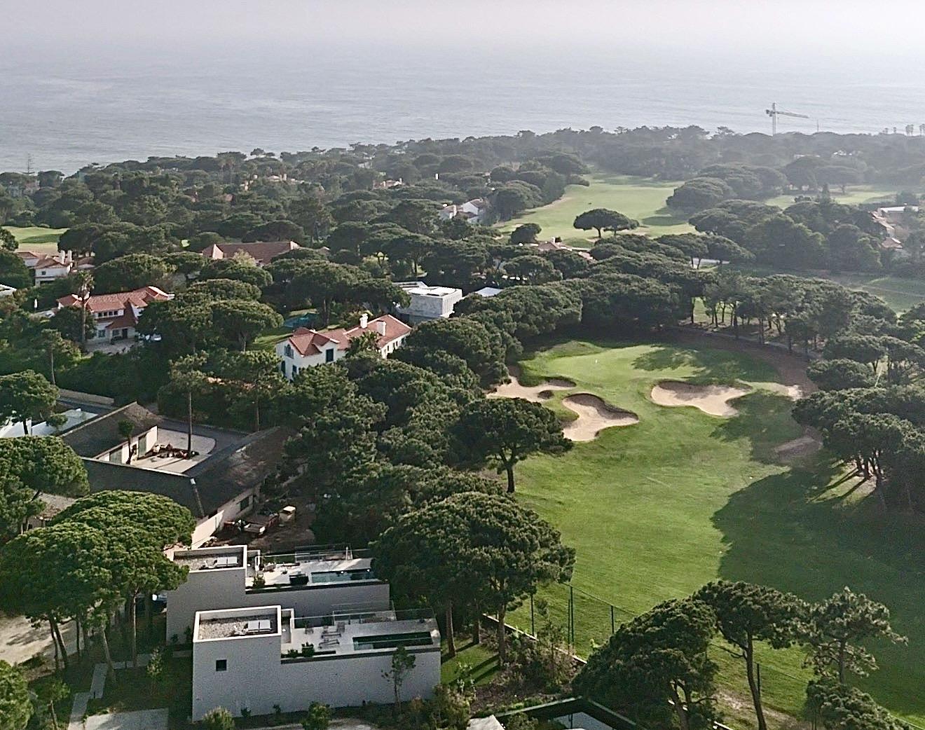 Apartamento T2 com Jardim e Piscina no Condomínio Privado na Quinta da Marinha, Cascais