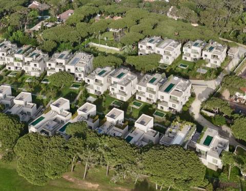 Apartamento T2 com Jardim e Piscina no Condomínio Privado na Quinta da Marinha, Cascais