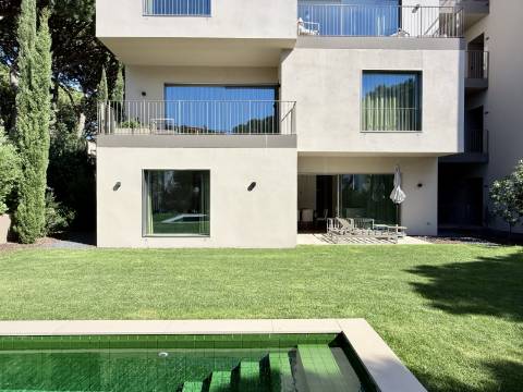 Apartamento T2 com Jardim e Piscina no Condomínio Privado na Quinta da Marinha, Cascais