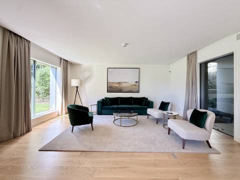 Apartamento T2 com Jardim e Piscina no Condomínio Privado na Quinta da Marinha, Cascais